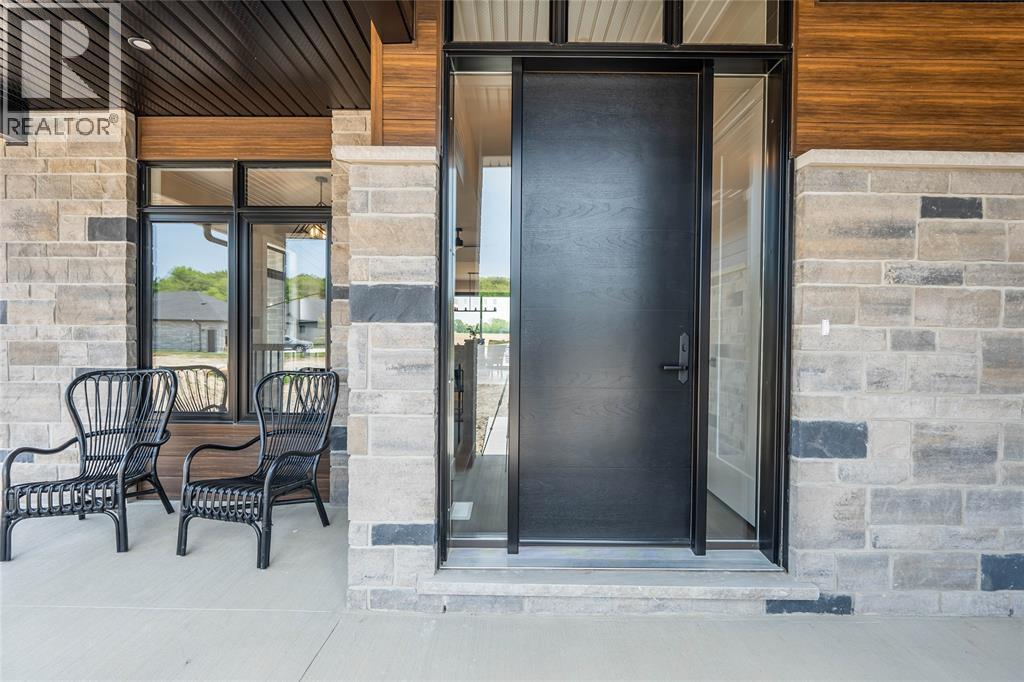 6747 Griffin Drive, Plympton-Wyoming, Ontario  N0N 1E0 - Photo 3 - 26009058