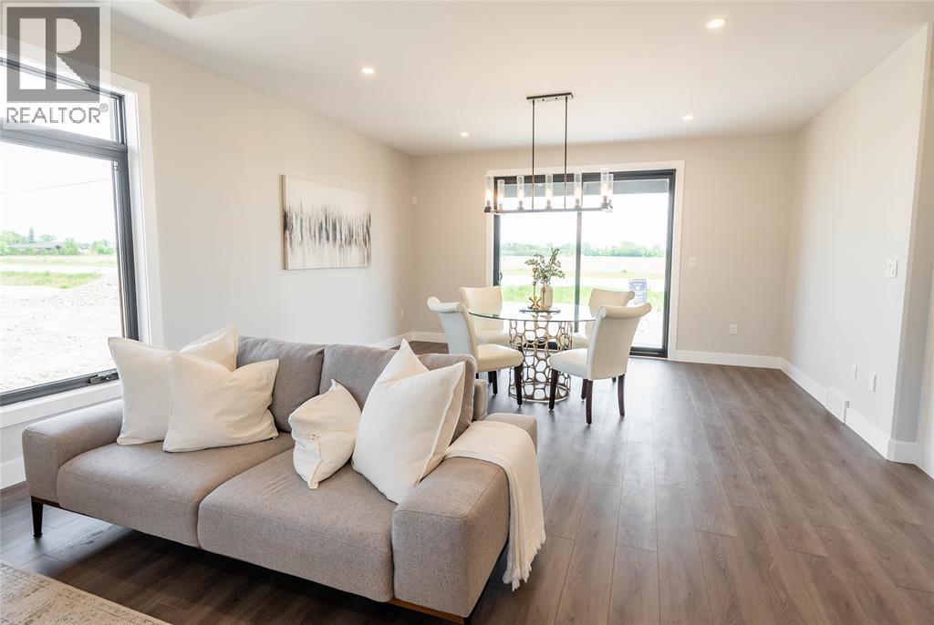 6747 Griffin Drive, Plympton-Wyoming, Ontario  N0N 1E0 - Photo 7 - 26009058