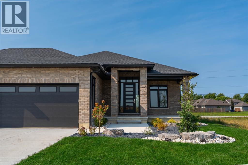 6927 Shoreside Drive, Plympton-Wyoming, Ontario  N0N 1E0 - Photo 2 - 26009038