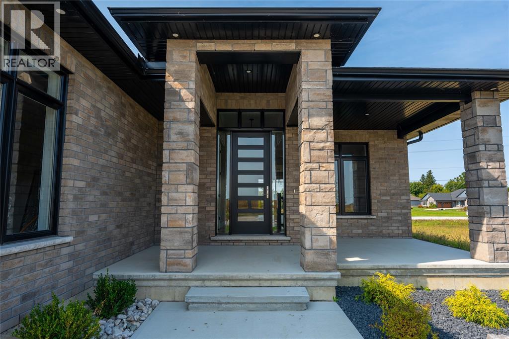 6927 Shoreside Drive, Plympton-Wyoming, Ontario  N0N 1E0 - Photo 3 - 26009038