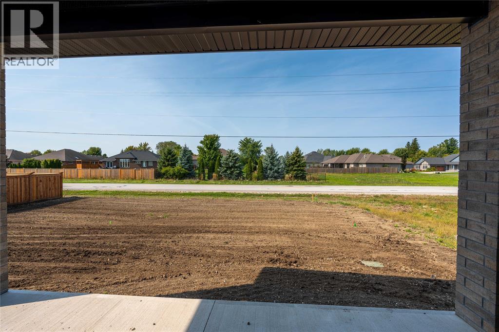 6927 Shoreside Drive, Plympton-Wyoming, Ontario  N0N 1E0 - Photo 43 - 26009038