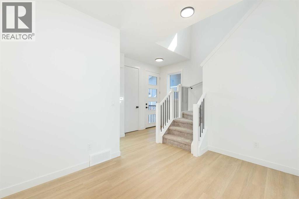 104 Heritage Manor, Cochrane, Alberta  T4C 3K8 - Photo 2 - A2304483