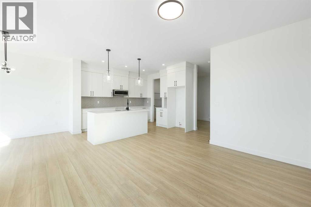 104 Heritage Manor, Cochrane, Alberta  T4C 3K8 - Photo 9 - A2304483