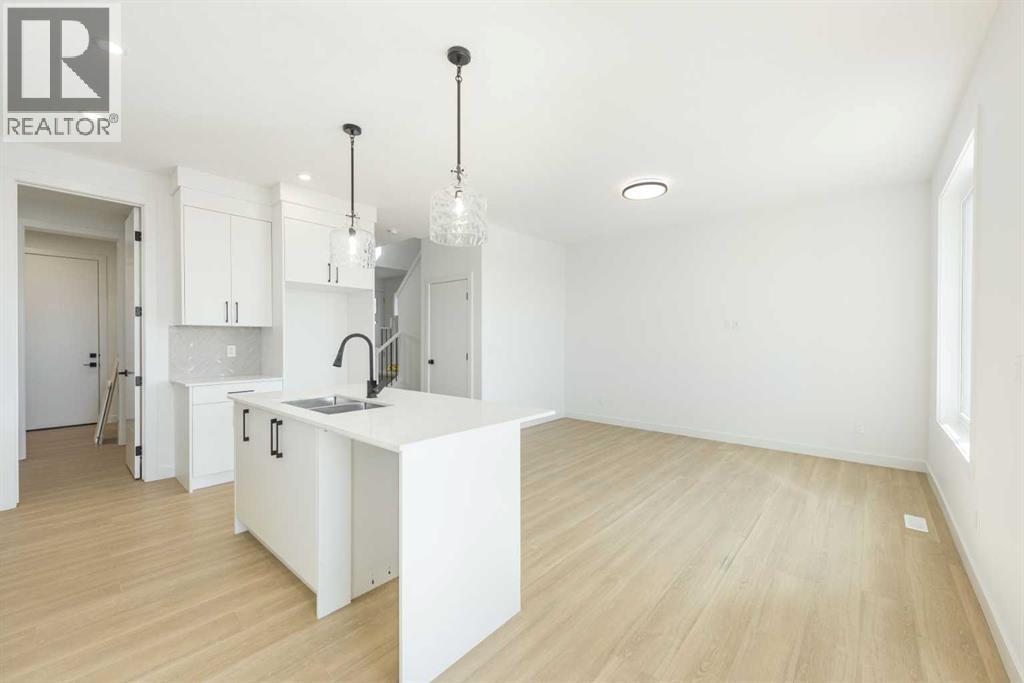 104 Heritage Manor, Cochrane, Alberta  T4C 3K8 - Photo 8 - A2304483