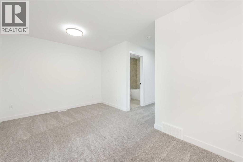 104 Heritage Manor, Cochrane, Alberta  T4C 3K8 - Photo 18 - A2304483