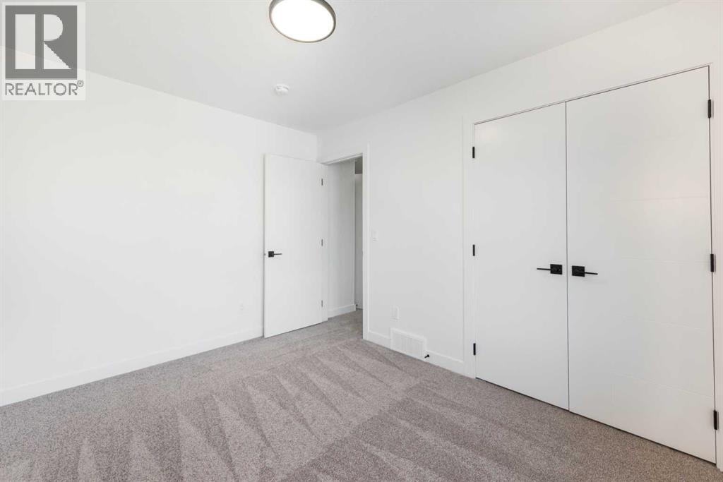 104 Heritage Manor, Cochrane, Alberta  T4C 3K8 - Photo 24 - A2304483