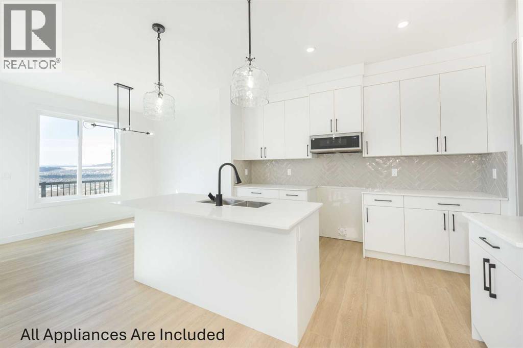 104 Heritage Manor, Cochrane, Alberta  T4C 3K8 - Photo 3 - A2304483