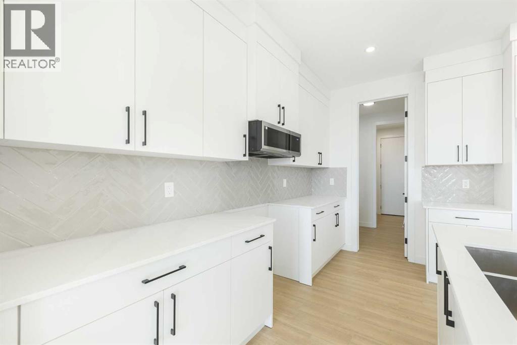 104 Heritage Manor, Cochrane, Alberta  T4C 3K8 - Photo 6 - A2304483