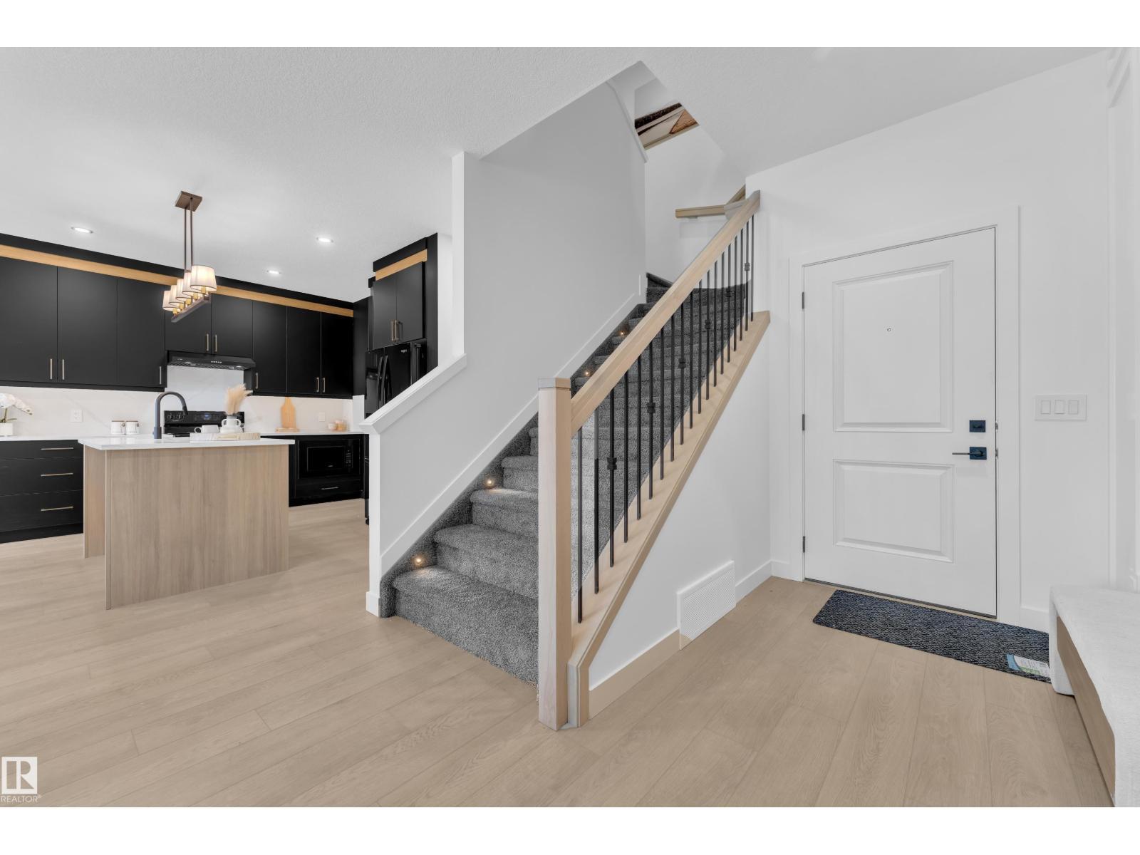 1089 Starling Dr Nw, Edmonton, Alberta  T5S 0V4 - Photo 2 - E4484271