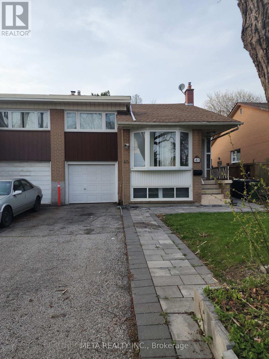 40 PINEMORE CRESCENT, Toronto, Ontario