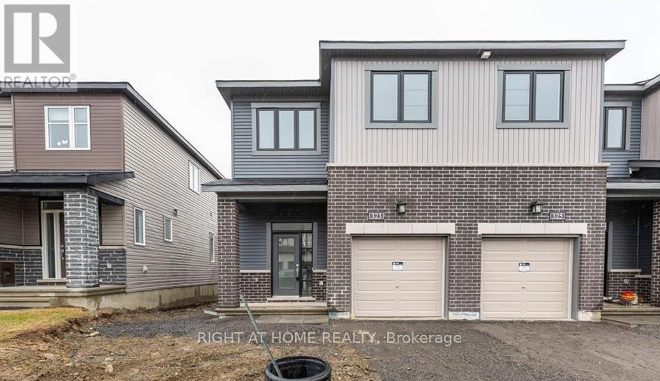 323 TOURING WAY, ottawa, Ontario