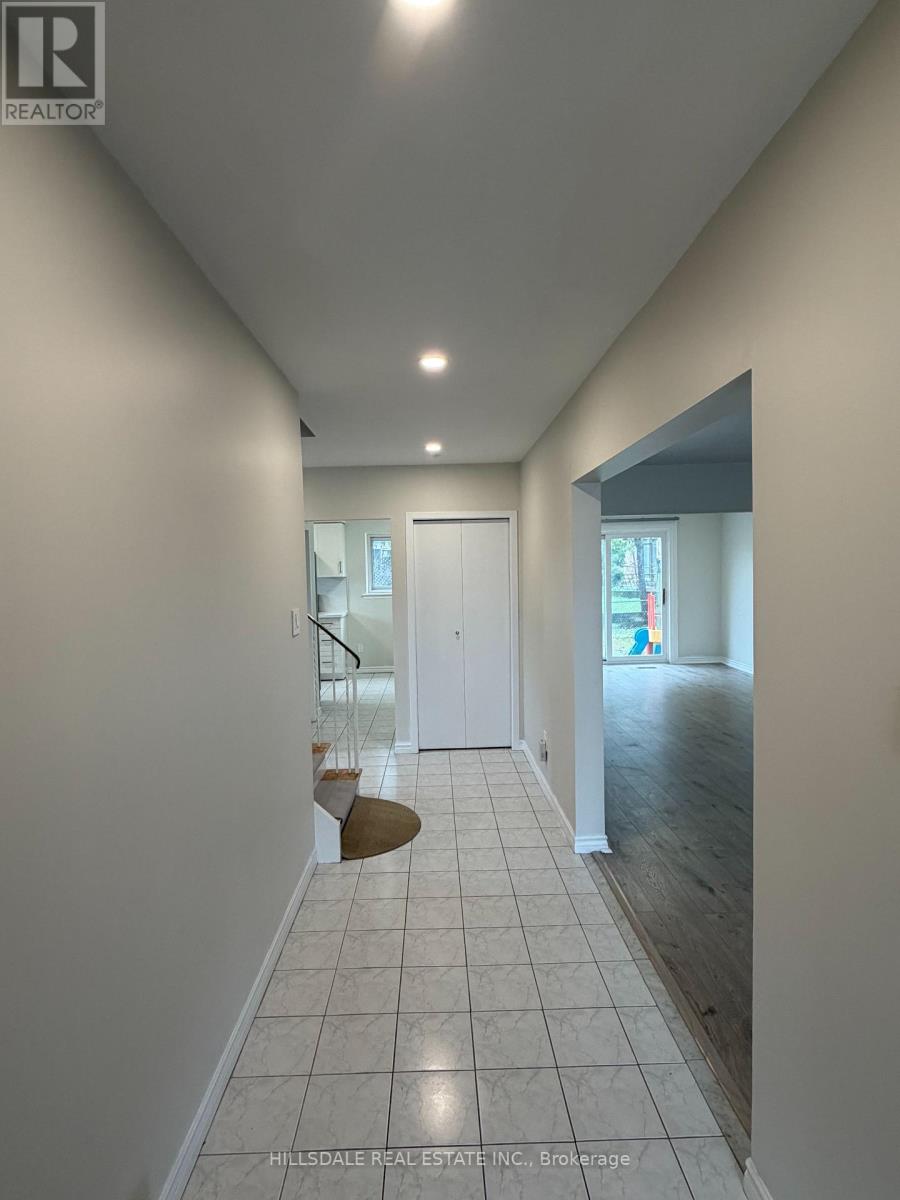 5 Sonmore Drive, Toronto, Ontario  M1S 1X3 - Photo 2 - E13045276