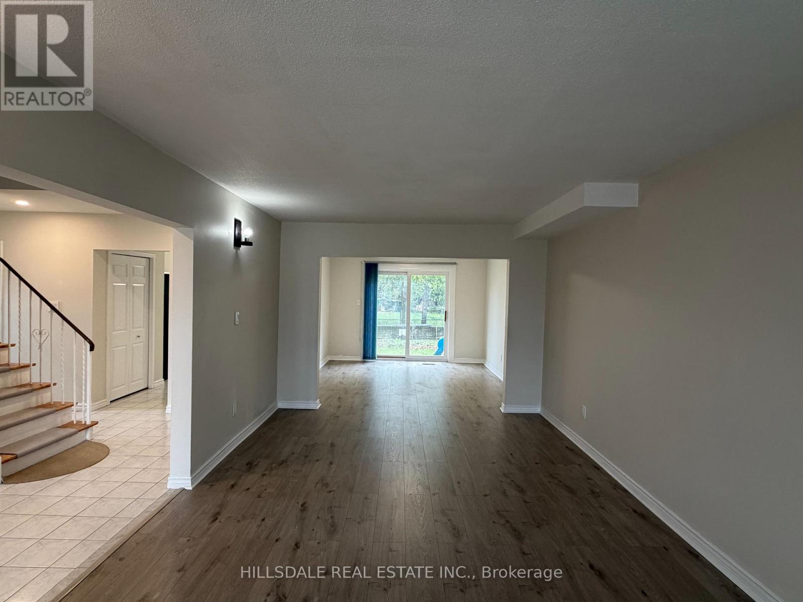 5 Sonmore Drive, Toronto, Ontario  M1S 1X3 - Photo 4 - E13045276