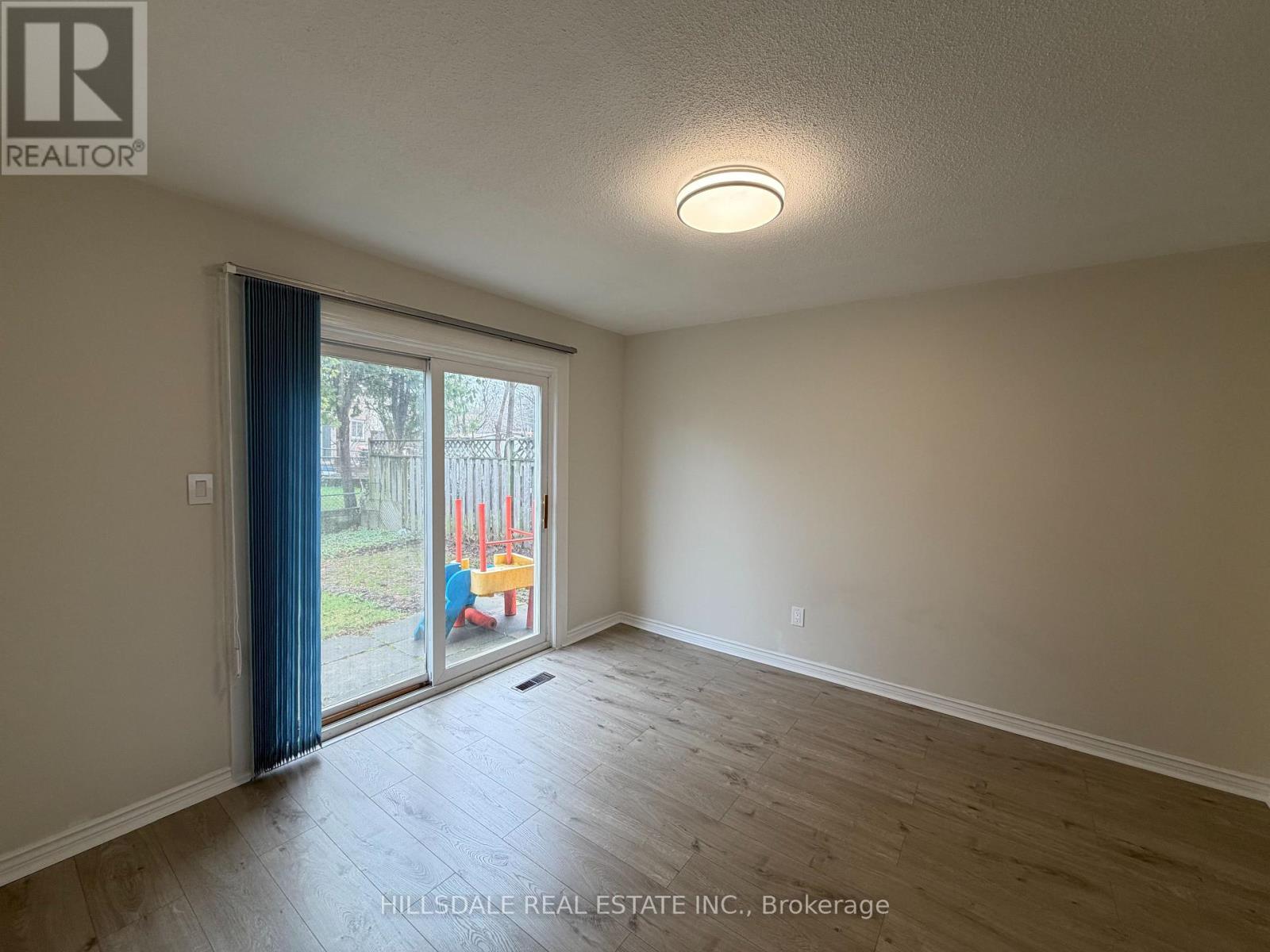 5 Sonmore Drive, Toronto, Ontario  M1S 1X3 - Photo 6 - E13045276