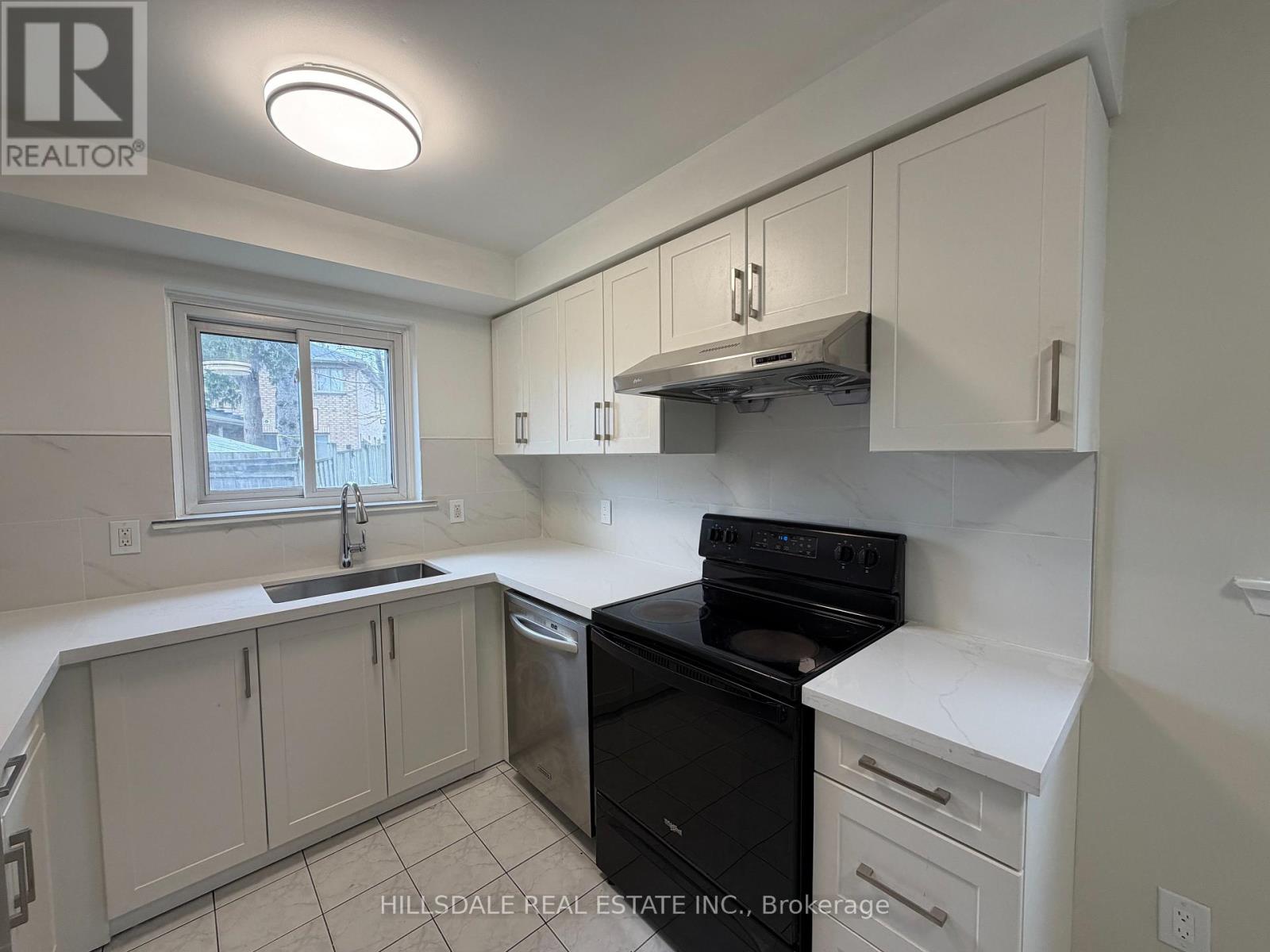 5 Sonmore Drive, Toronto, Ontario  M1S 1X3 - Photo 8 - E13045276