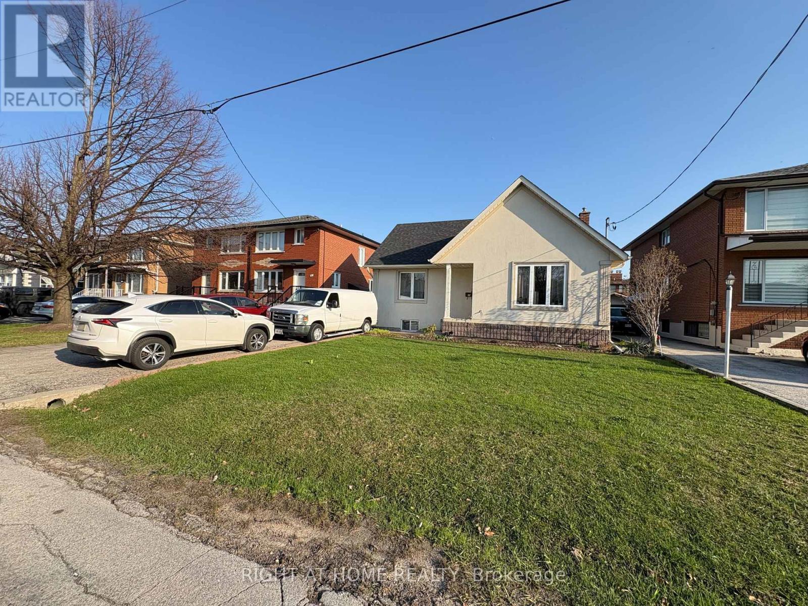 25 BURLINGAME ROAD, Toronto, Ontario