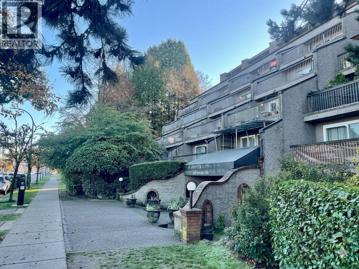 409 774 GREAT NORTHERN WAY, Vancouver, British Columbia