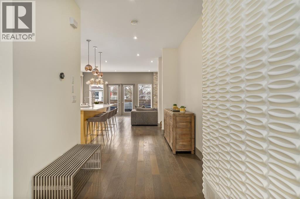 1826 37 Avenue Sw, Calgary, Alberta  T3E 3A3 - Photo 3 - A2301417