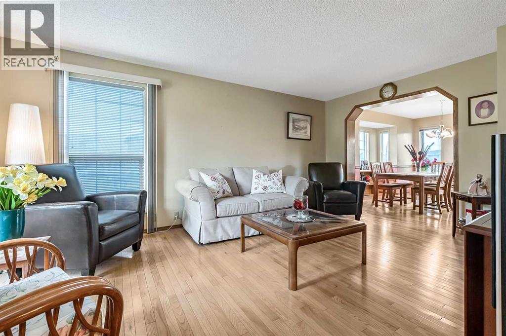 124 Catalina Place Ne, Calgary, Alberta  T1Y 6S3 - Photo 5 - A2302620