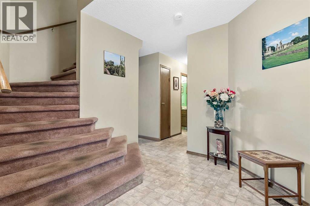 124 Catalina Place Ne, Calgary, Alberta  T1Y 6S3 - Photo 4 - A2302620