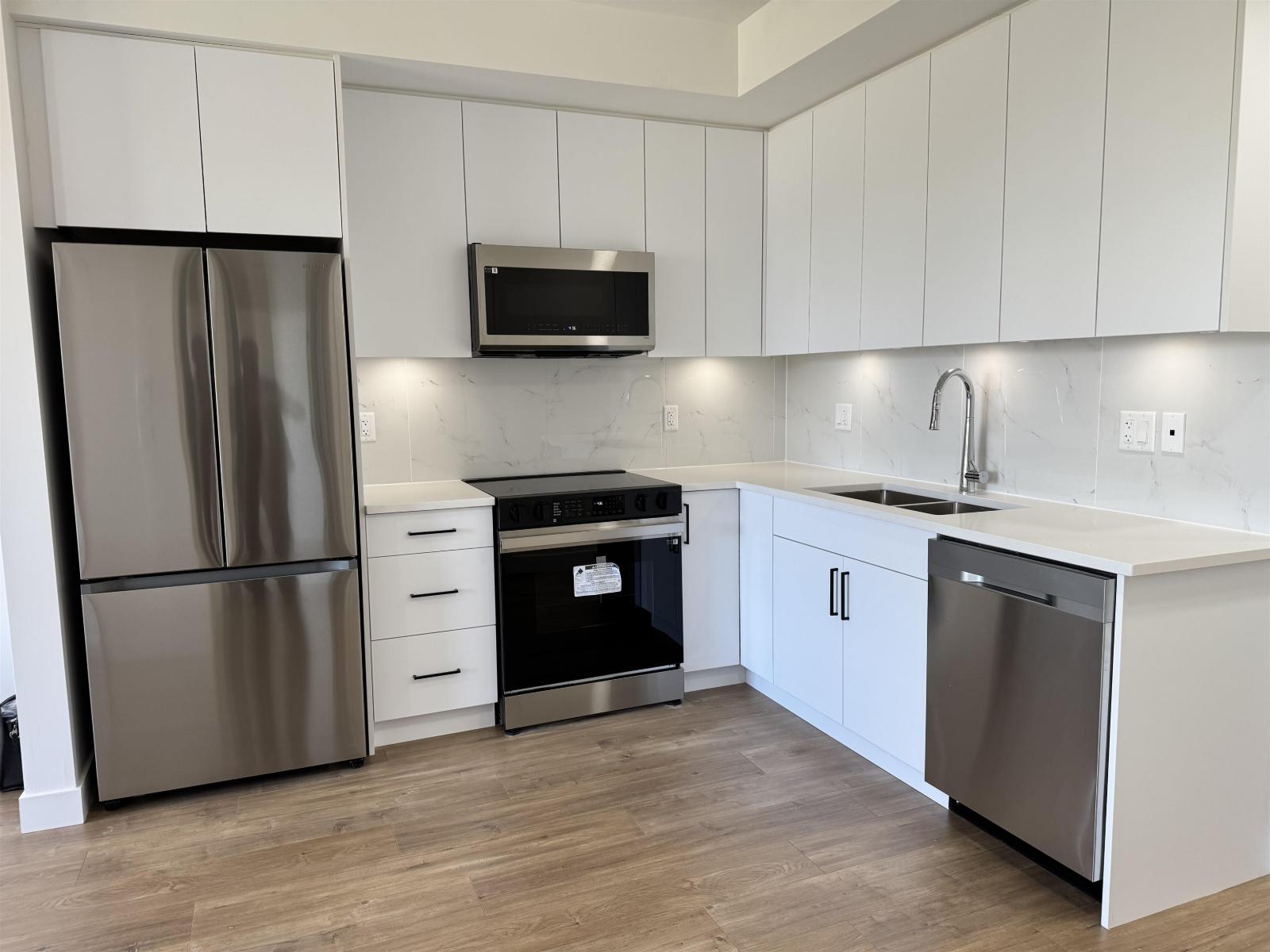 401 10786 140th Street, Surrey, British Columbia  V3T 4N8 - Photo 4 - R3115832