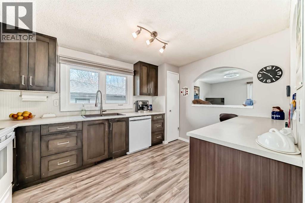 524 23 Avenue Ne, Calgary, Alberta  T2E 1W2 - Photo 3 - A2302112