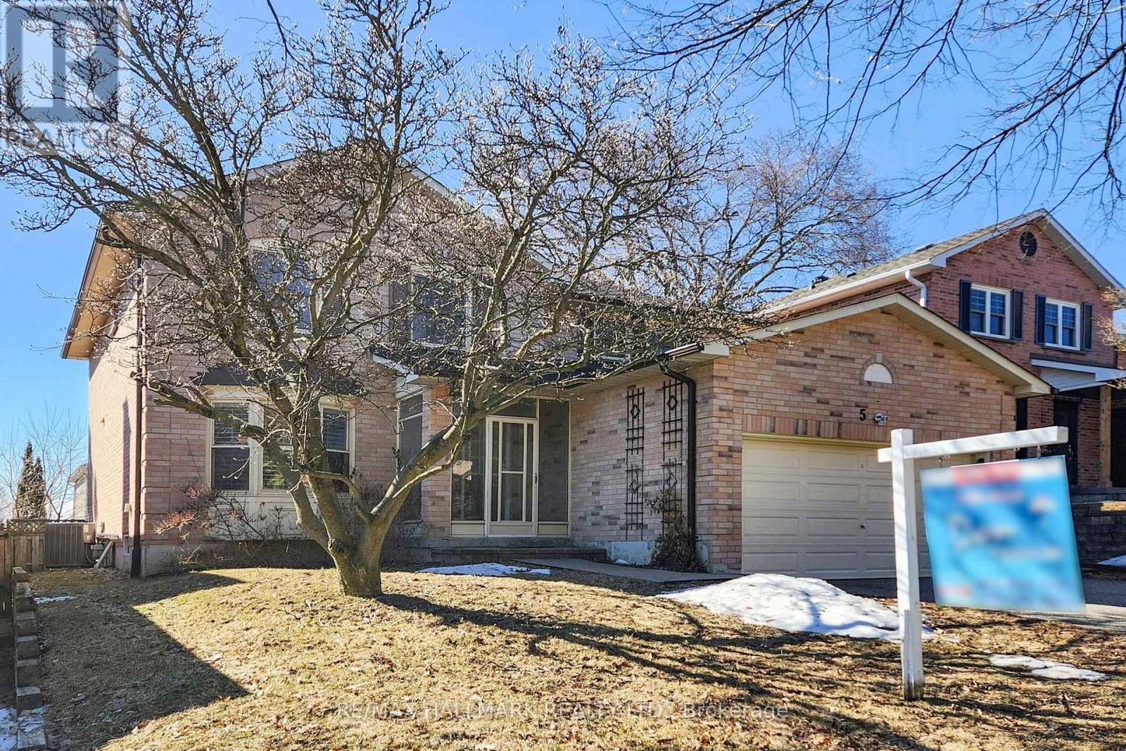 5 VALLEY CRESCENT, Aurora, Ontario