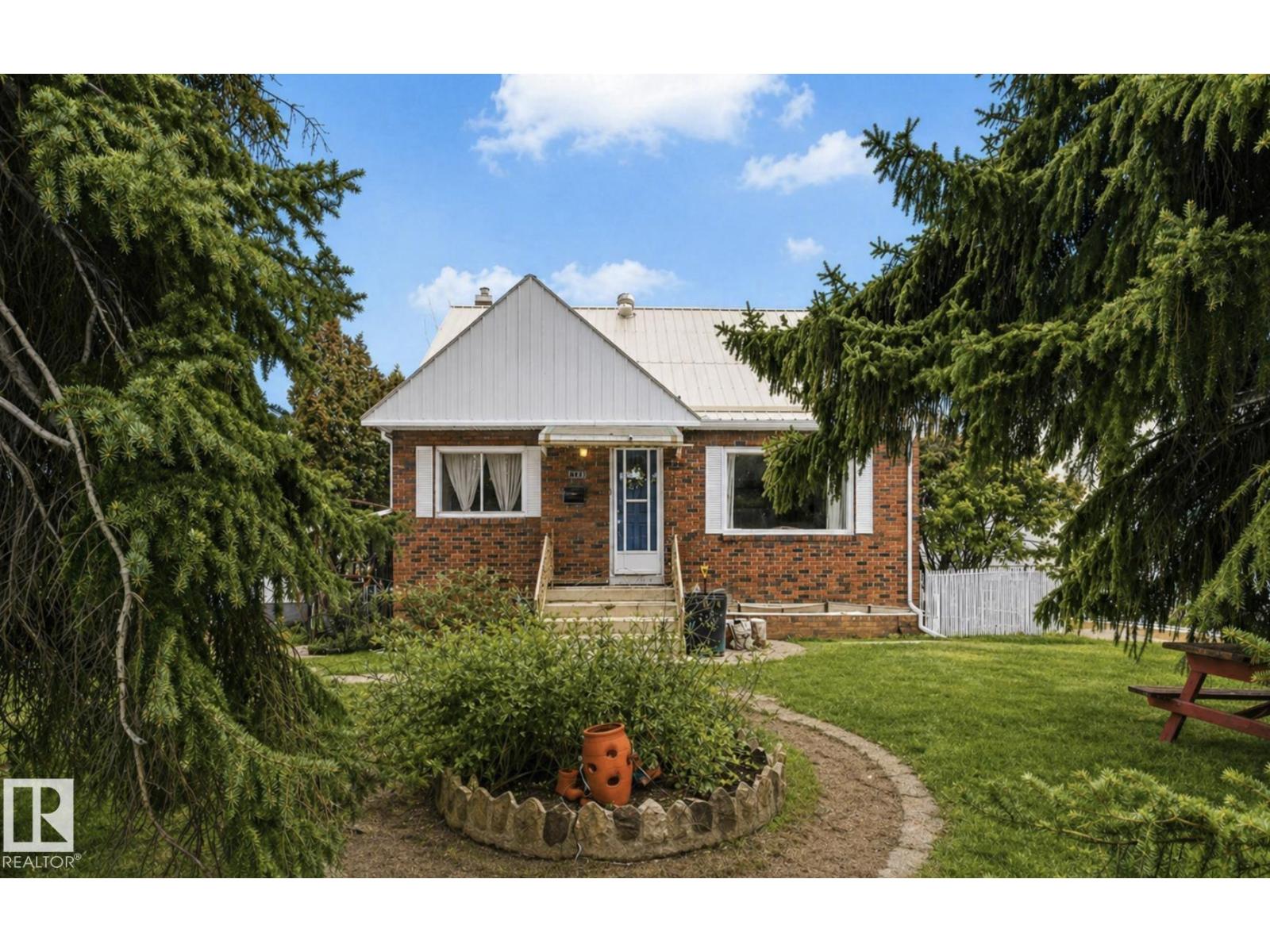 7703 77 Avenue Nw, Edmonton, Alberta  T6C 0K6 - Photo 2 - E4484262