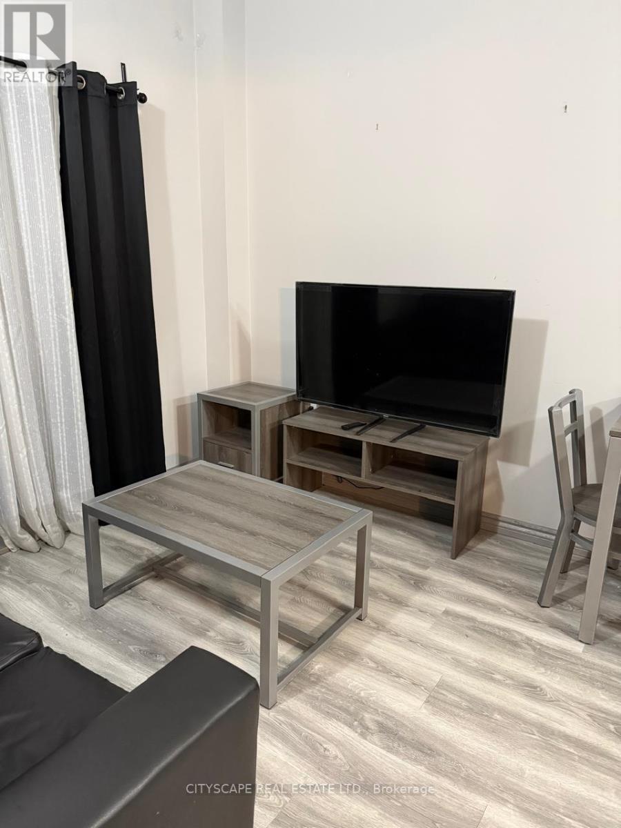 G114 - 275 Larch Street, Waterloo, Ontario  N2L 3R2 - Photo 5 - X12878728