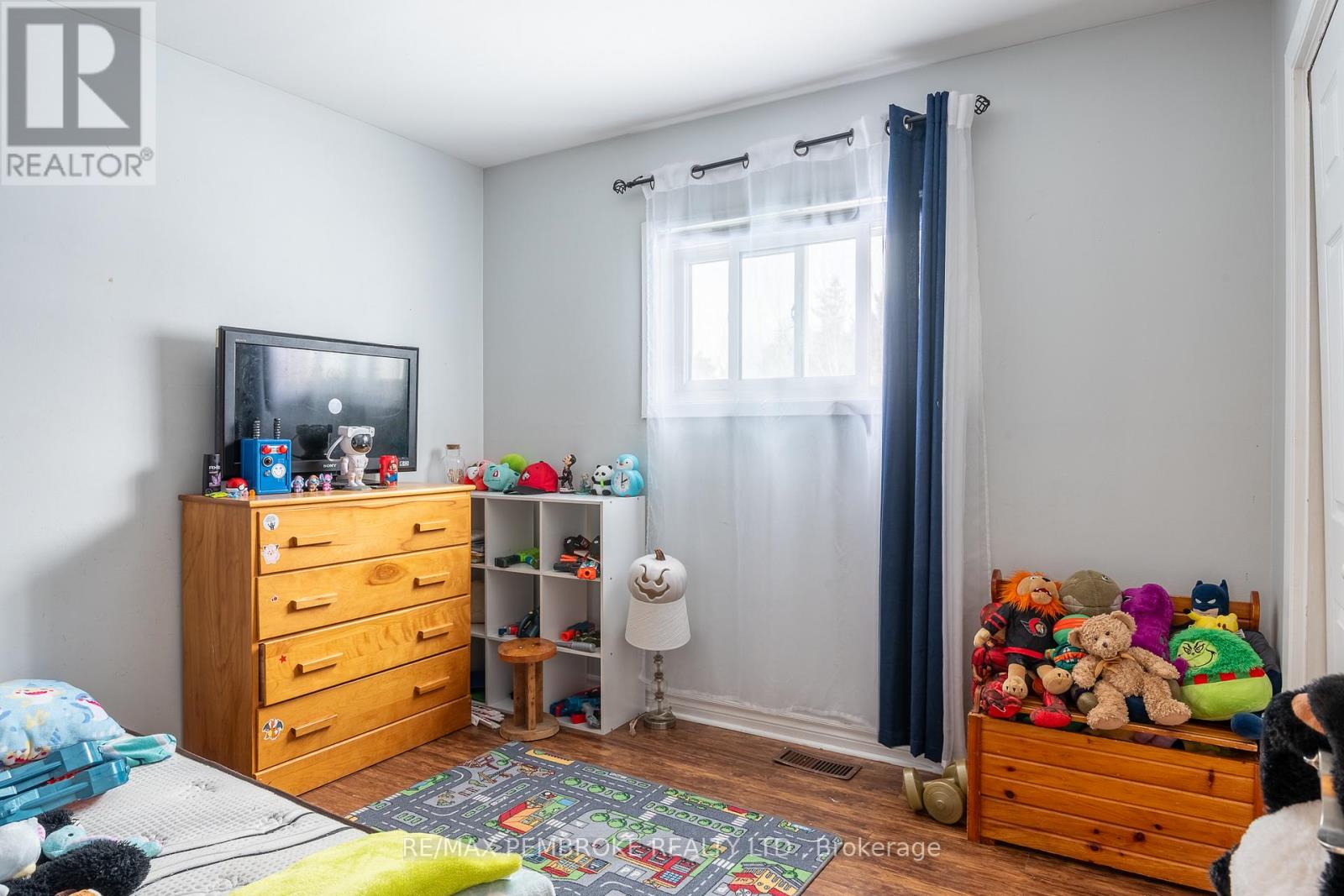 22&24 Hoffman Street, Petawawa, Ontario  K8A 2J5 - Photo 24 - X12878968