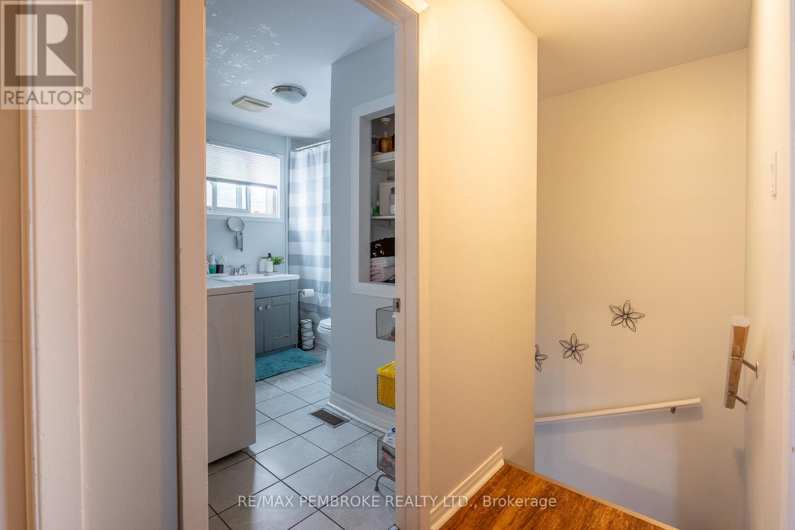 22&24 Hoffman Street, Petawawa, Ontario  K8A 2J5 - Photo 27 - X12878968