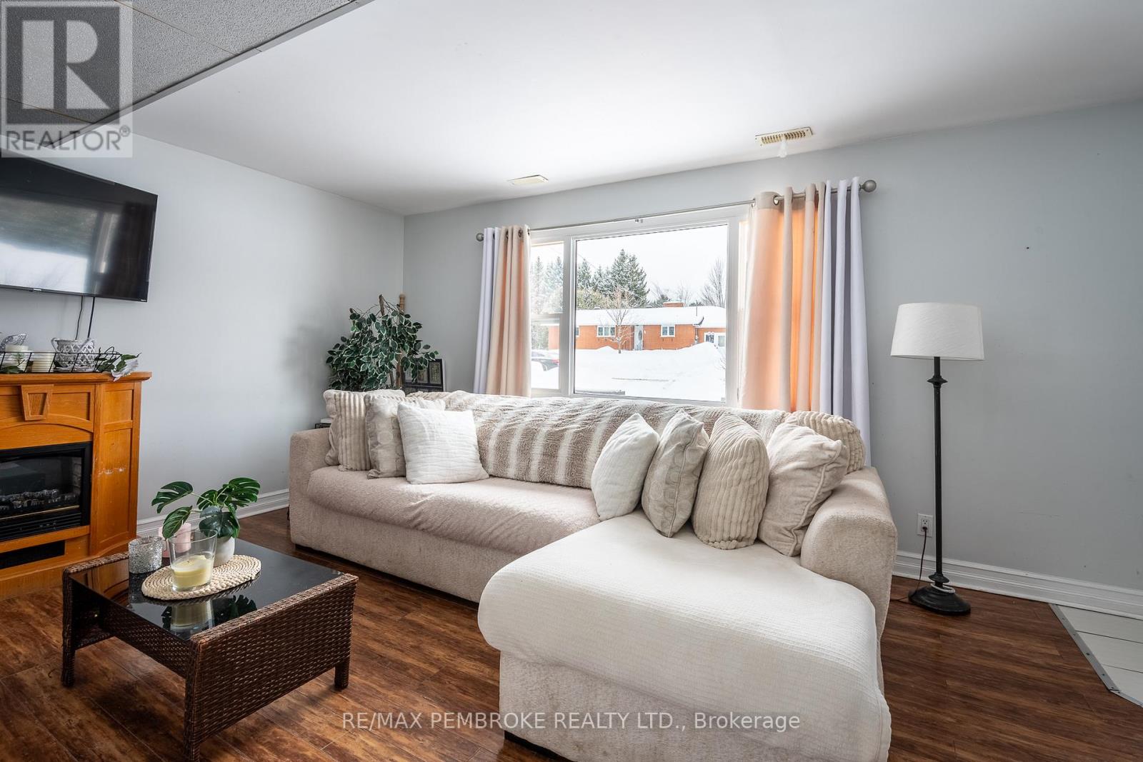 22&24 Hoffman Street, Petawawa, Ontario  K8A 2J5 - Photo 31 - X12878968