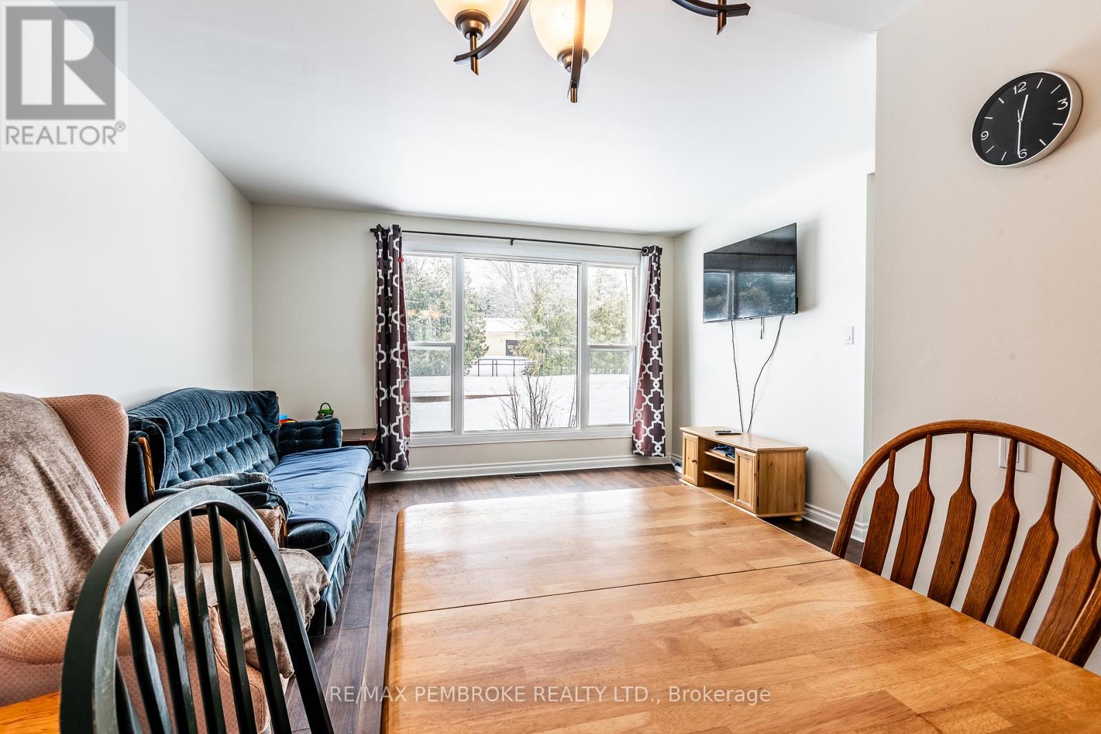 22&24 Hoffman Street, Petawawa, Ontario  K8A 2J5 - Photo 5 - X12878968