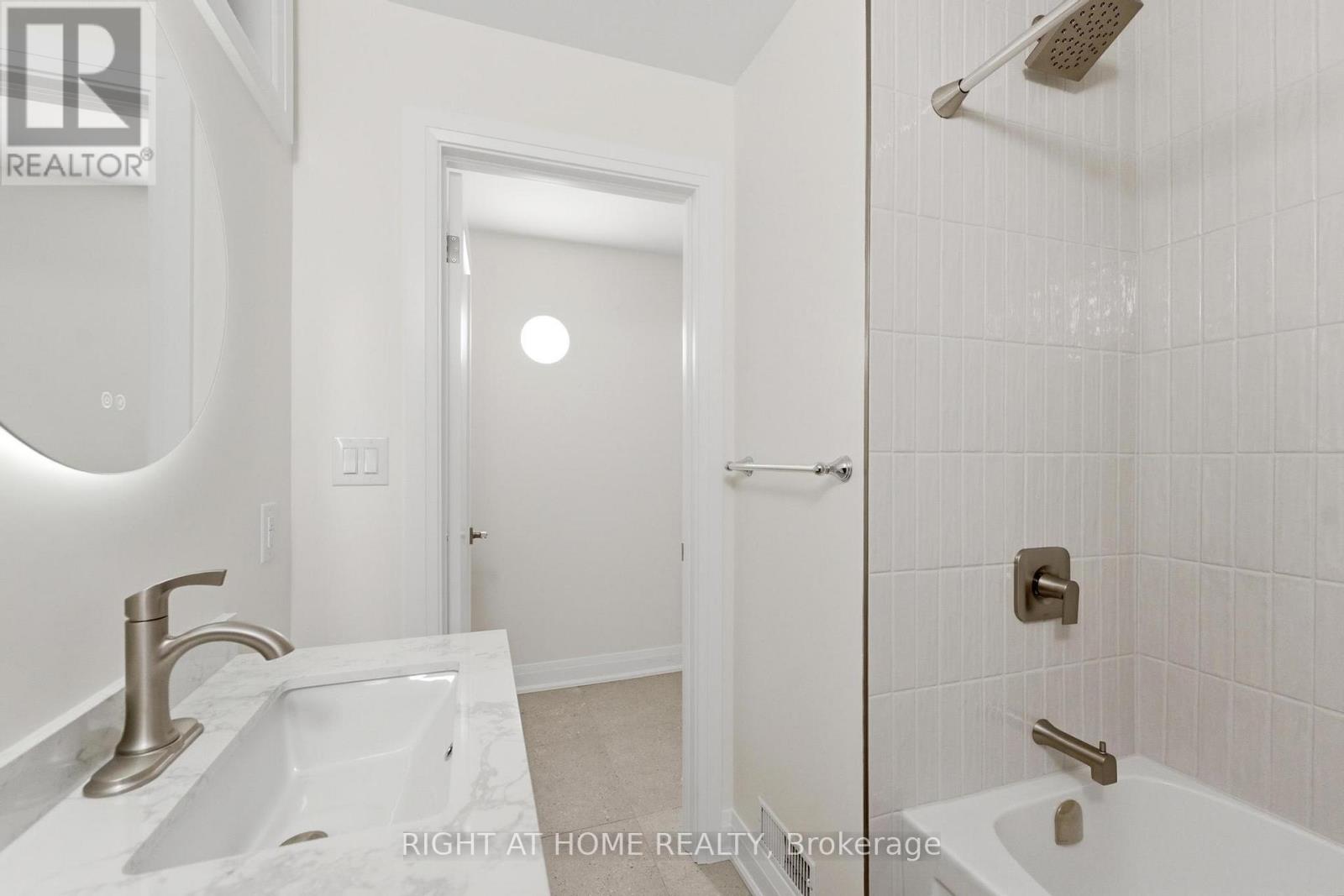 Lower - 187 Oak Avenue, Hamilton, Ontario  L8L 5M9 - Photo 14 - X12932708