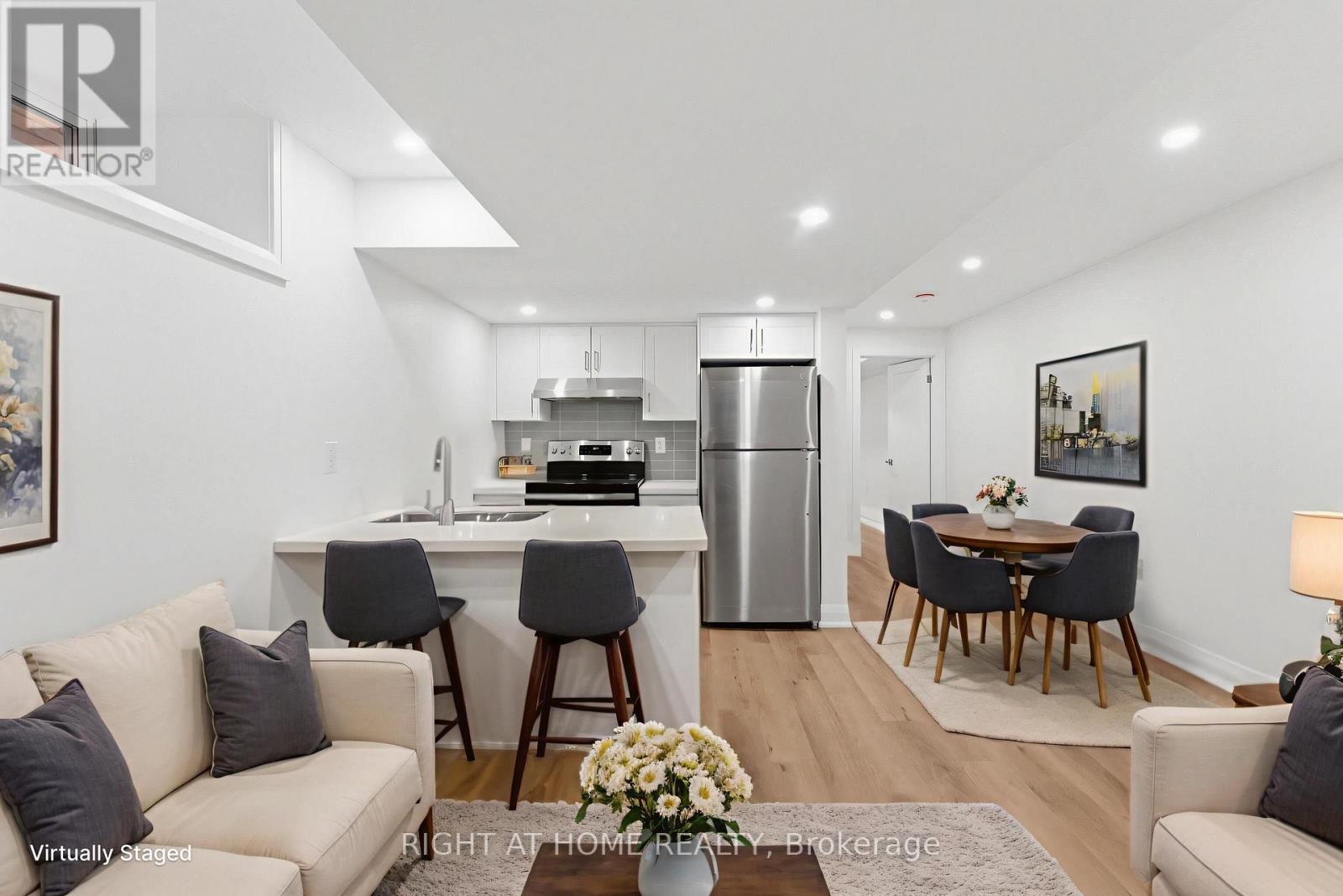 Lower - 187 Oak Avenue, Hamilton, Ontario  L8L 5M9 - Photo 2 - X12932708