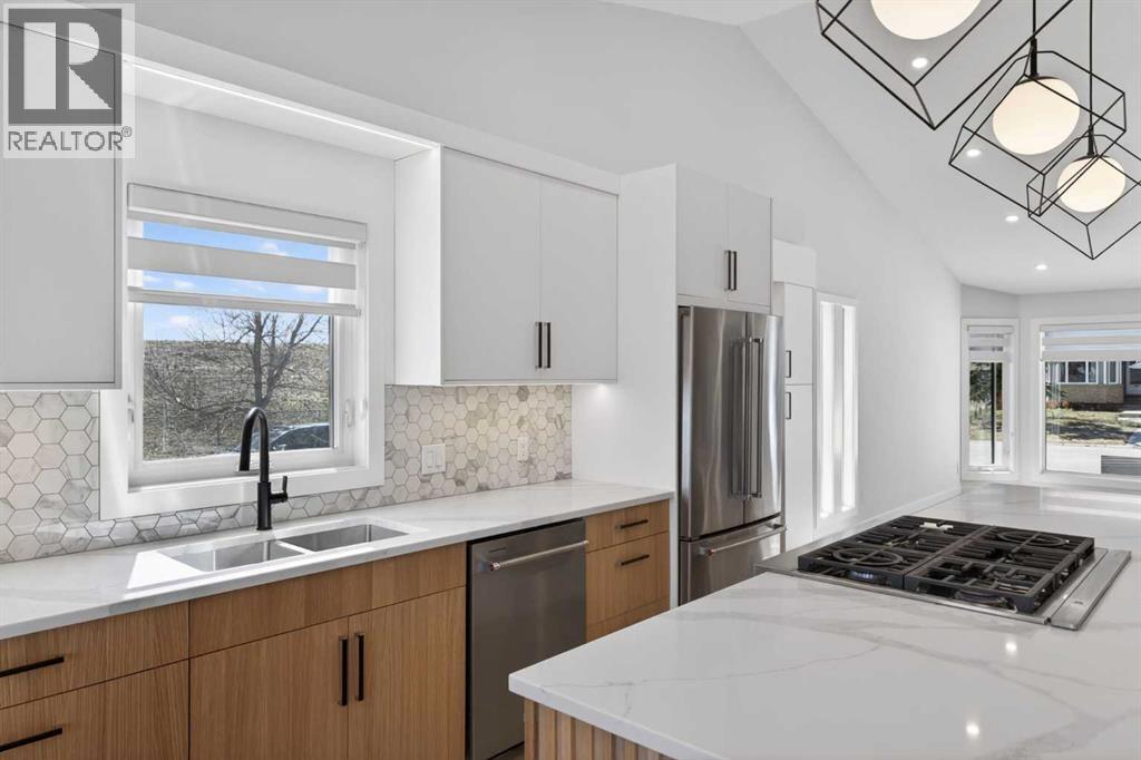 42 Sunvista Crescent Se, Calgary, Alberta  T2X 3G2 - Photo 11 - A2302693