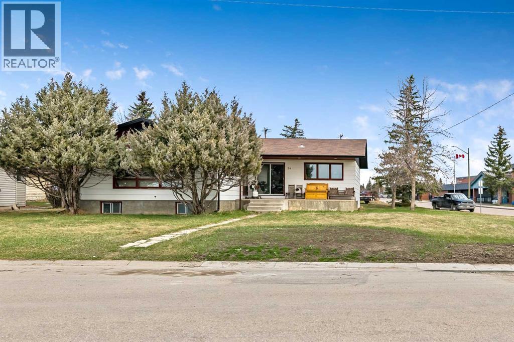 34 Crescent Road, okotoks, Alberta