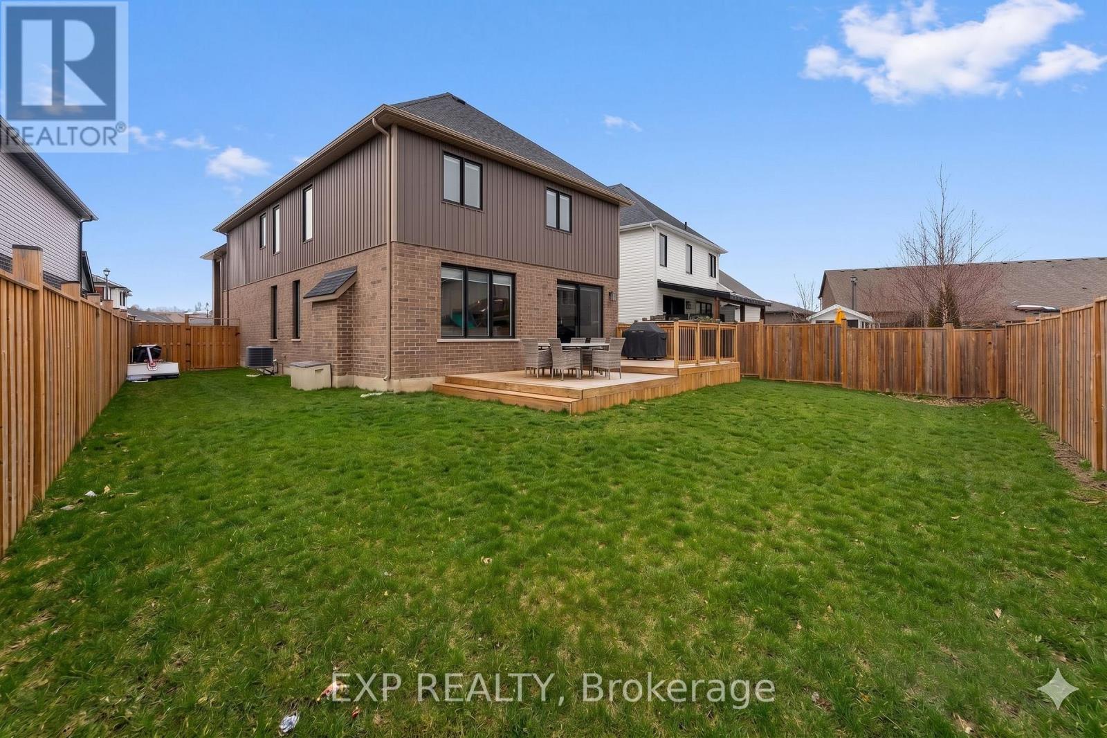 153 Susan Drive, Pelham, Ontario  L3E 0B2 - Photo 2 - X12996034