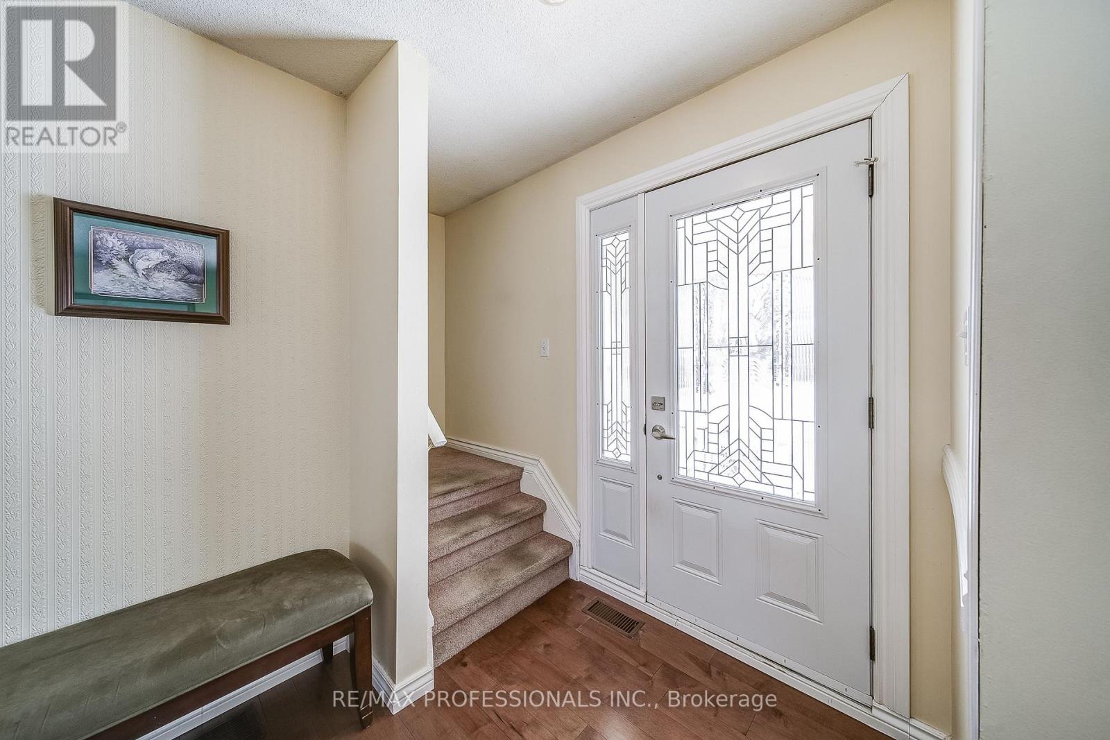 2 Agnes Street, Barrie, Ontario  L4M 2S2 - Photo 3 - S12908606