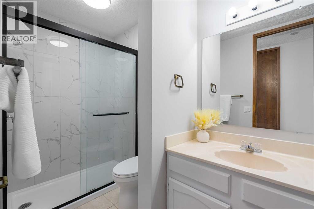 12 Edgedale Way Nw, Calgary, Alberta  T3A 2P8 - Photo 10 - A2304934