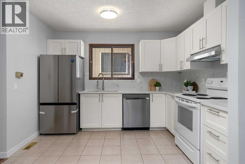 12 Edgedale Way Nw, Calgary, Alberta  T3A 2P8 - Photo 8 - A2304934