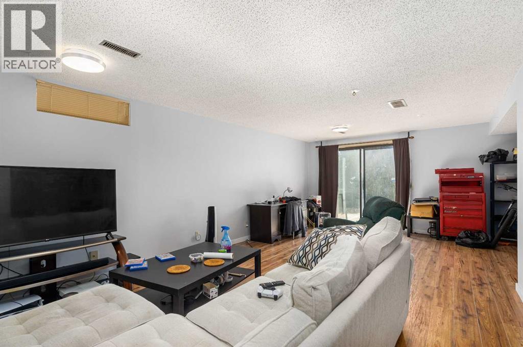 12 Edgedale Way Nw, Calgary, Alberta  T3A 2P8 - Photo 15 - A2304934