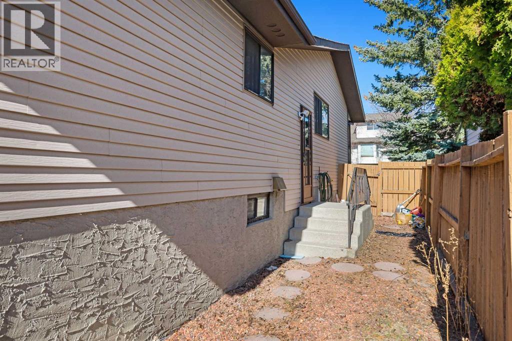 12 Edgedale Way Nw, Calgary, Alberta  T3A 2P8 - Photo 24 - A2304934
