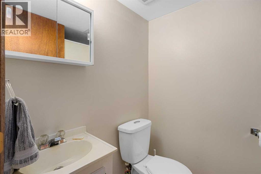 12 Edgedale Way Nw, Calgary, Alberta  T3A 2P8 - Photo 17 - A2304934