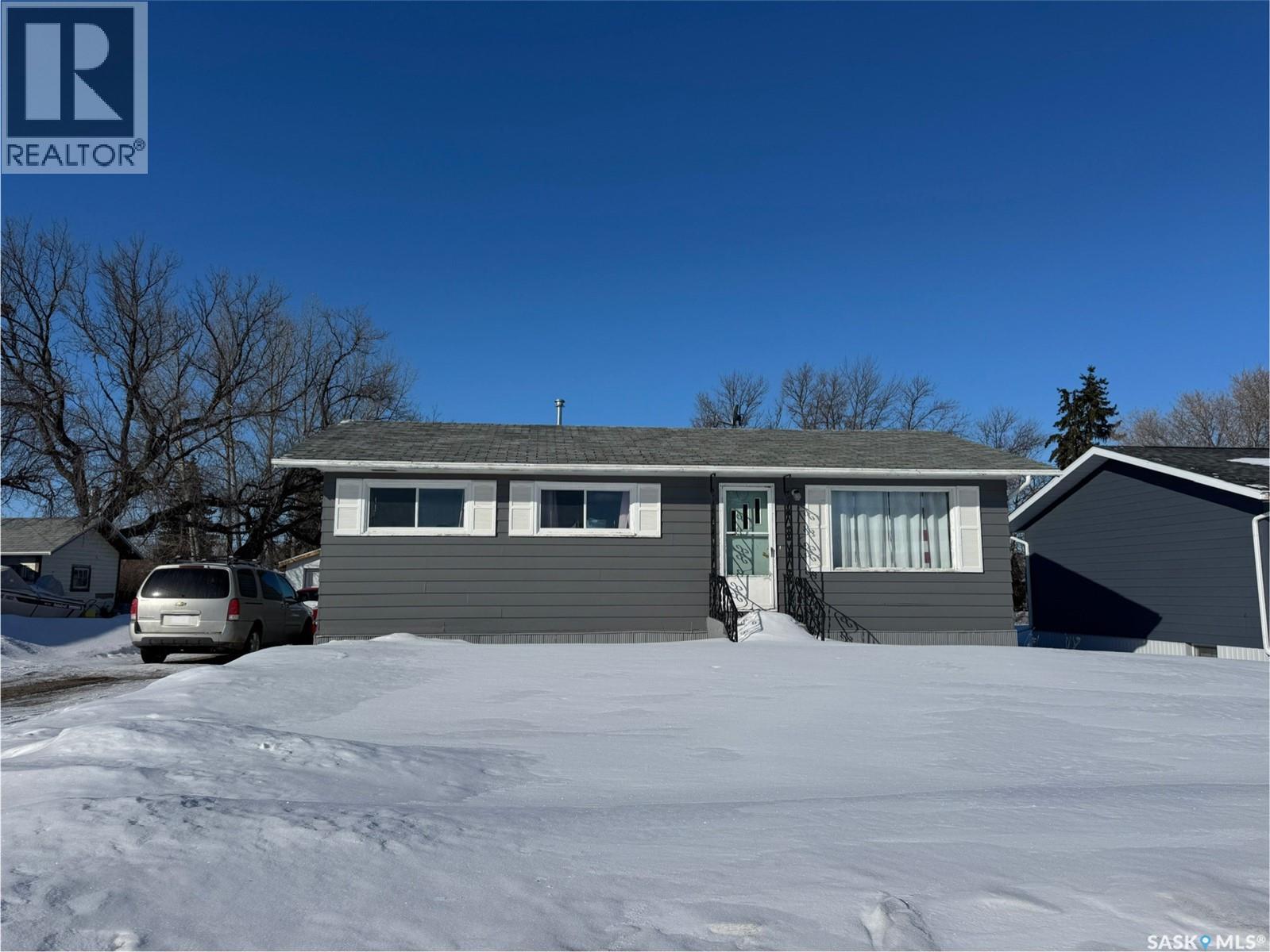 312 5th Street W, Wynyard, Saskatchewan  S0A 4T0 - Photo 1 - SK030039