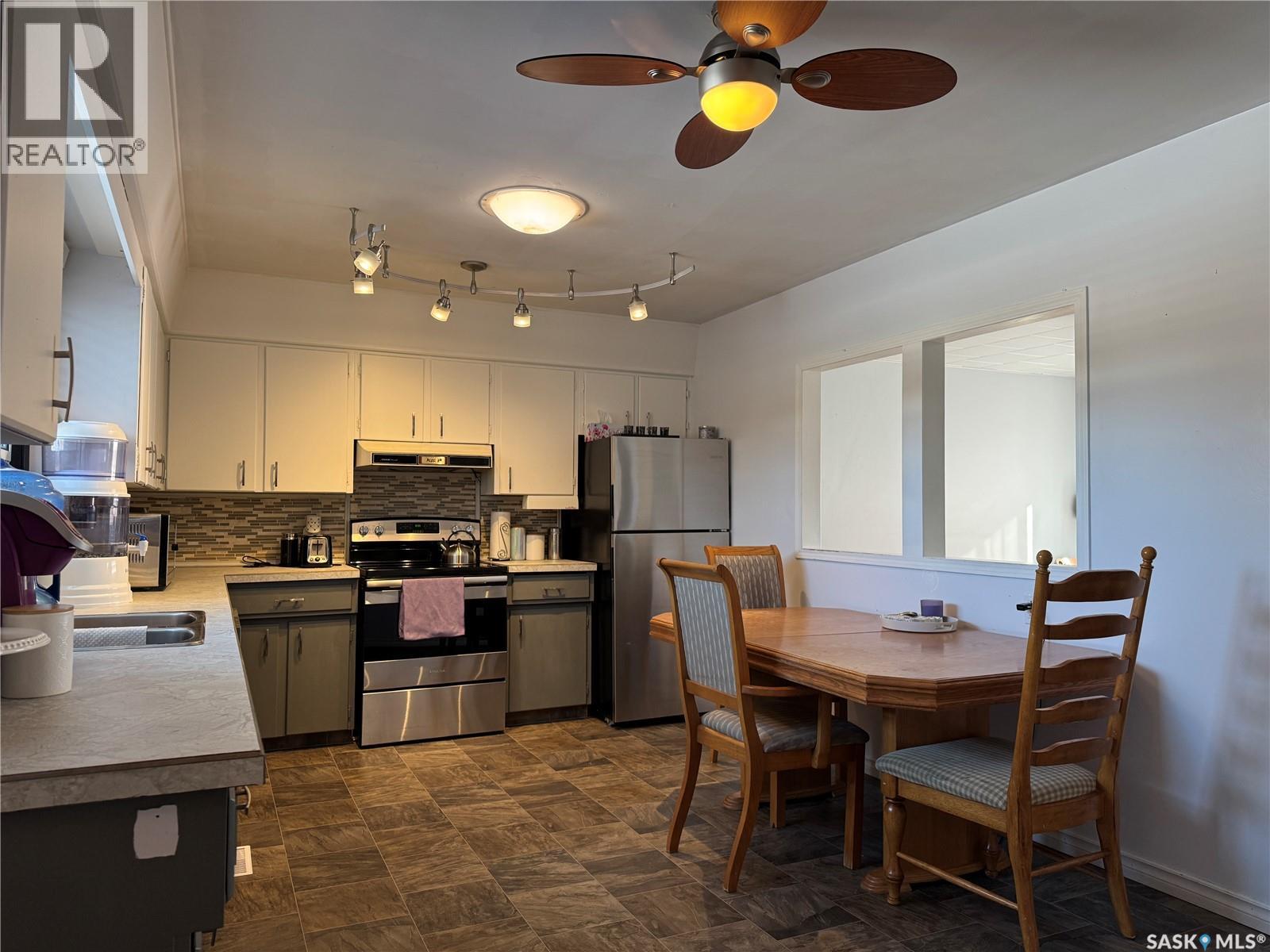 312 5th Street W, Wynyard, Saskatchewan  S0A 4T0 - Photo 3 - SK030039