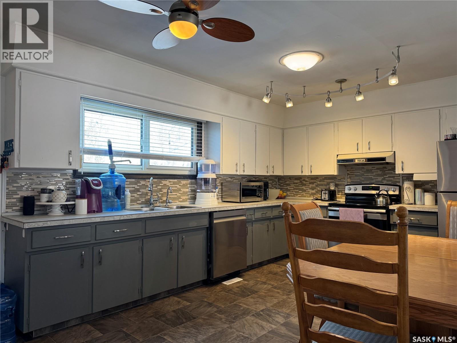 312 5th Street W, Wynyard, Saskatchewan  S0A 4T0 - Photo 2 - SK030039