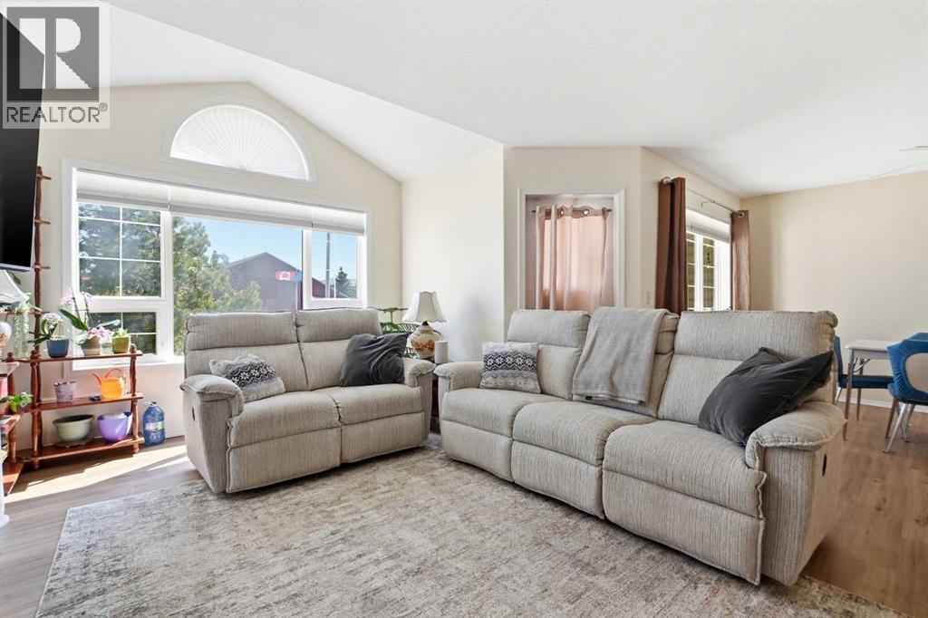 4823 45 Avenue, Innisfail, Alberta  T4G 1P3 - Photo 7 - A2304450