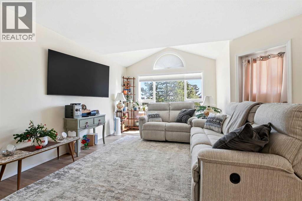 4823 45 Avenue, Innisfail, Alberta  T4G 1P3 - Photo 6 - A2304450