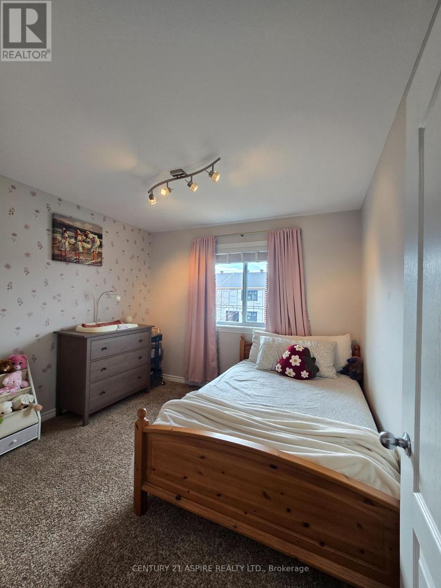 44 Winston Avenue, Petawawa, Ontario  K8H 0C1 - Photo 10 - X13045348